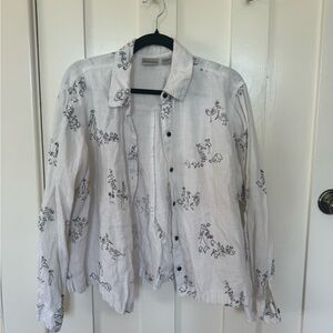 CHICOS fun patterned button down